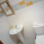 Costa Funchal, Santa Cruz, Madeira, Shared Two Bed בית אירוח סנטה קרוז