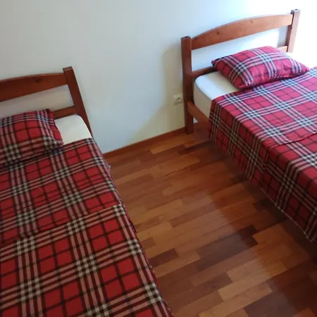Costa Funchal, Santa Cruz, Madeira, Shared Two Bed בית אירוח סנטה קרוז