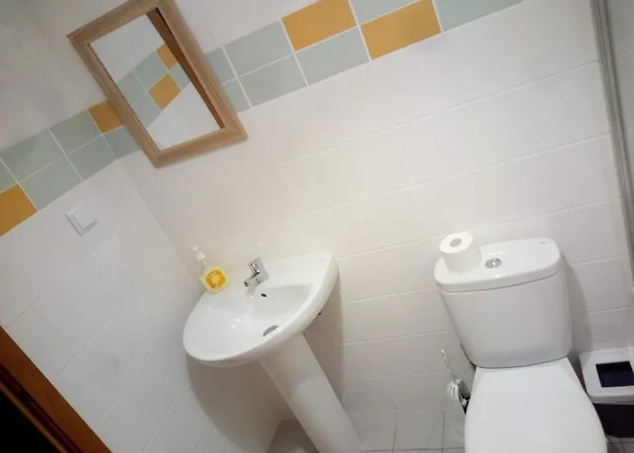 Costa Funchal, Santa Cruz, Madeira, Shared Two Bed בית אירוח סנטה קרוז