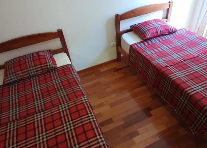 Costa Lodges Funchal, Santa Cruz, Madeira, Shared Two Bed Room Séjour chez l'habitant Santa Cruz (Madeira)