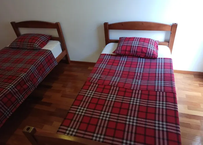 Costa Lodges Funchal, Santa Cruz, Madeira, Shared Two Bed Room Séjour chez l'habitant